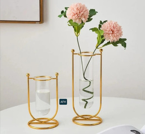 Florero de metal pulido de oro vintage florero de aluminio decorativo de decoración moderna para cualquier habitación - Product Image 1