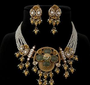 Precioso Juego de Collar y Aretes de Perlas y Moissanita Chapados en Oro, Joyería de Diseño para Mujer, Compromiso, Boda - Product Image 1