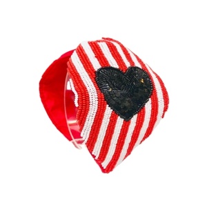 ที่คาดผมปักพิเศษทำด้วยมือสำหรับเด็กผู้หญิงที่มีหัวใจสีแดงสีดำ - Product Image 1