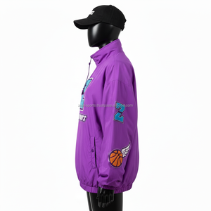 Veste coupe-vent en nylon premium pour femmes, 120 GSM, légère, coque violette avec logo personnalisé brodé, veste pour femmes - Product Image 3