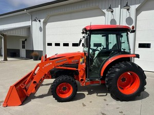 Tracteur agricole compact Kubota LA514 d'occasion avec chargeur frontal, transmission intégrale, cabine fermée, surveillance à distance, 12V - Product Image 6