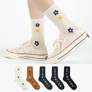 Chaussettes en coton pour femmes Kikiya - Chaussettes décontractées respirantes en tricot avec motif floral original, design mignon, usage quotidien - Product Image 1