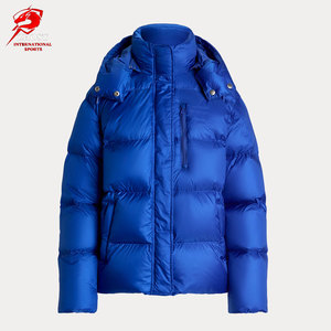 Veste d'hiver matelassée pour femme, confortable et durable, idéale pour les aventures de week-end ou le style décontracté urbain, en vente - Product Image 1
