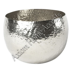 Axiom Home Accents, Diseño Artesanal moderno, Frutero de aluminio plateado, acabado brillante de alta calidad, grabados hechos a mano para alimentos - Product Image 1