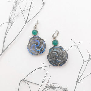 Vente en gros de pierres précieuses de Labradorite sculptée en rose en vrac, pendentif en métal en argent sterling 925 en vrac fait à la main, résultats de bijoux certifiés - Product Image 1