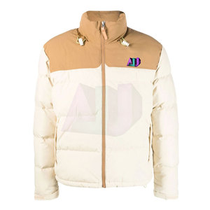 Chaqueta de invierno acolchada transpirable ligera para hombre con cuello levantado y logotipo frontal Moda informal para una calidez moderna - Product Image 1