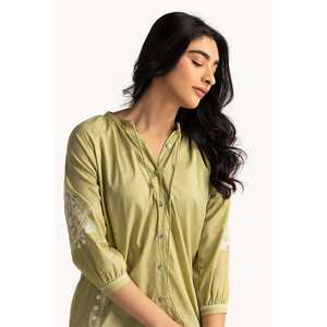 ชุดเดรสยาวสไตล์เกาหลีสำหรับผู้หญิง รุ่น WM-DRS-SS24-006 ผ้าฝ้าย 100% ระบายอากาศได้ดี ตกแต่งด้วยโครเชต์ ซิป แต่งลายฉลุหวานๆ เหมาะสำหรับใส่ไปเที่ยวกลางวัน - Product Image 3