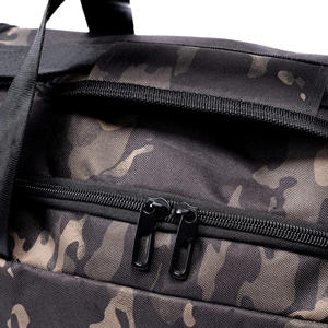 Bolsa deportiva unisex con logotipo personalizado impreso, bolsa de gimnasio impermeable de poliéster para uso informal al aire libre y otros deportes - Product Image 4