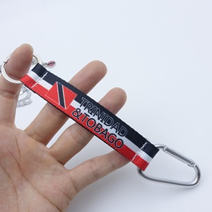 سلسلة مفاتيح معدنية فضية مخصصة بعلم ترينيداد، حلقة مفاتيح متعددة الاستخدامات حمراء، تذكار سياحي على شكل بصمة قدم، فتاحة زجاجات - Product Image 6