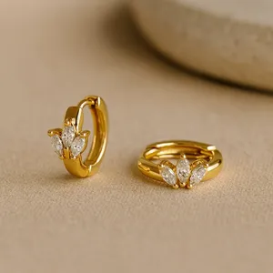 ต่างหูห่วงทรงมาร์ควิสขนาดเล็กประดับด้วยหินเพทาย - Product Image 2