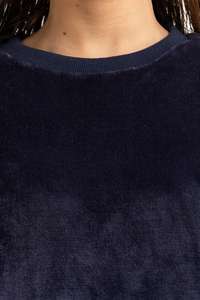 Sudadera bordada lisa con hombros descubiertos de algodón suave recortada con cuello redondo personalizada de alta calidad para mujer - Product Image 4