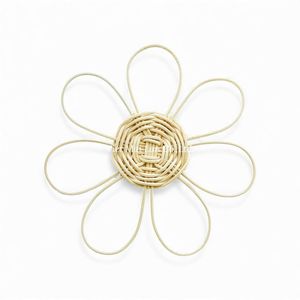 Decoración de Pared de Flores Hecha a Mano con Materiales Naturales para Cuarto de Bebé o Niños, Procedente de Vietnam - Product Image 2