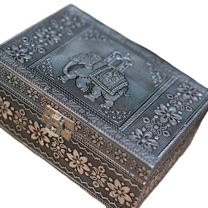 Boîtes à bijoux élégantes en métal doré en laiton Élégance préservée exquise pour vos bijoux Options de vente en gros disponibles - Product Image 1