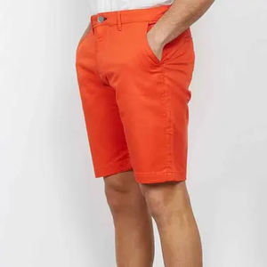 กางเกงขาสั้นผ้าฝ้าย100% ยาวถึงเข่าแบบลำลองสำหรับผู้ชายกางเกงขาสั้นแบบผูกเชือกปิดกลางเอวสีพื้นป้องกันการยับย่นแบบลำลอง - Product Image 3