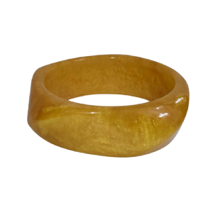 Pulsera elástica segmentada con efecto mármol en azul océano profundo y remaches florales plateados intrincados – Joyería de resina pulida a mano con estilo - Product Image 6