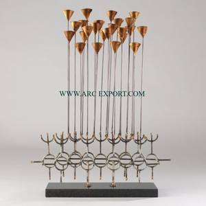 Sculpture décorative argentée en métal Design unique Objets de table en aluminium de chevet fabriqués à la main avec Sculpture de base de couleur or - Product Image 4