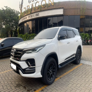 Fortunerr 100% Bastante usado Fortunerr SUV Caja de cambios automática Asientos de cuero R15 FWD Drive Dirección izquierda Techo de metal - Product Image 2