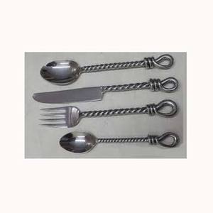 Ensemble de couverts au design unique Ensemble de couverts à poignée d'extrémité à boucle torsadée longue de designer plaqué argent Ensembles de table à manger au design royal - Product Image 1