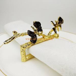 Rond de serviette de décoration couleur or pour fête de mariage, rond de serviette en métal de conception standard vintage haut de gamme, accessoires de vaisselle de table - Product Image 1