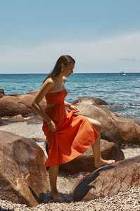 Vestido largo hasta el tobillo con aspecto de vacaciones, tela de gasa, cómodo vestido largo bohemio naranja sin tirantes - Product Image 5