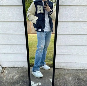 คอลเลคชั่นฤดูหนาวใหม่แจ็คเก็ตเบสบอลมีตัวอักษร H เสื้อโค้ทผู้หญิงขนาดใหญ่เสื้อโค้ทหนังแขนสีน้ำเงินเข้ม - Product Image 3