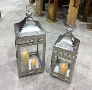 Lanterne à bougie marocaine argentée mate de luxe Support de décoration pour la maison et le mariage avec caractéristique de candélabre de Noël - Product Image 1