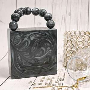 Embrayages de luxe en résine grise fabriqués à la main avec des taches blanches et de la pierre de qualité supérieure à un prix raisonnable - Product Image 4