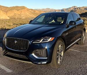 Jaguar F-Pace P400 R-Dynamic S 2024 en excellent état, 395 ch, bicylindre suralimenté, transmission intégrale, bleu Portofino - Product Image 1