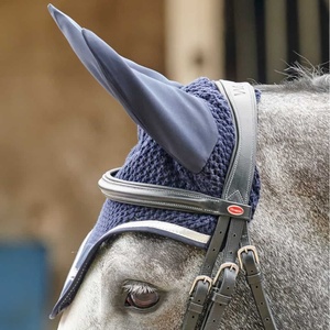 Brida de manivela W. Riendas con costuras contrastantes y relleno de piel de cordero para caballos sensibles. - Product Image 3