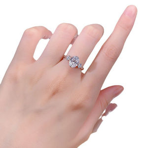 Nuevo Anillo de Compromiso y Matrimonio Clásico de Tres Piedras con Moissanita de 2 Quilates, 7x9 mm, Plata de Ley 925, para Mujer, Regalo, Fiesta - Product Image 2