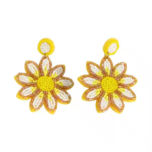 Boucles d'oreilles en perles de graines de tournesol jaunes et blanches faites à la main Boho Floral Dangle bijoux pour femmes par MD artisanat - Product Image 1