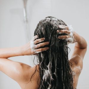 Pearly Herbal Hair <b>Shampoo</b> Base Moisturizing Anti-Dandruff Ready to Use Liquid Anti-Frizz Feature Salicylic Acid Ingredients - Product Image 2