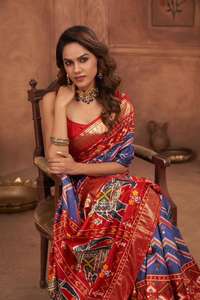 ชุดส่าหรีผ้าไหมซาตินสำหรับปาร์ตี้และเทศกาลดิวาลี-สไตล์อินเดียจาก Patola - Product Image 2