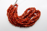 Pierres précieuses naturelles de corail rouge italien perles de copeaux lisses non coupés taille libre 14 'pouces de longueur perles de pierre de corail italien méditerranéen