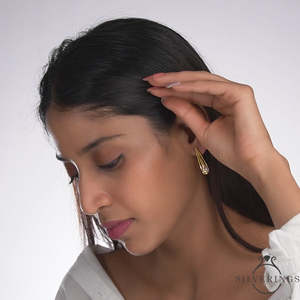 Boucles d'oreilles pendantes en argent sterling 925 avec perle dorée, collection de perles luxueuses - Product Image 2