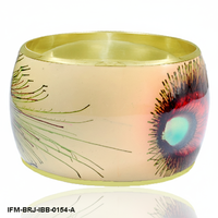 Bracelet ethnique indien KENWAY SARTAJ, artisanal, en laiton, style vintage tendance, avec plumes de paon et émail, pour femme
