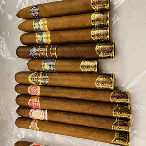 Étiquette personnalisée en vernis or à impression offset pour l'emballage de cigares, autocollant auto-adhésif à revêtement UV découpé, qualité de conception de luxe - Product Image 1