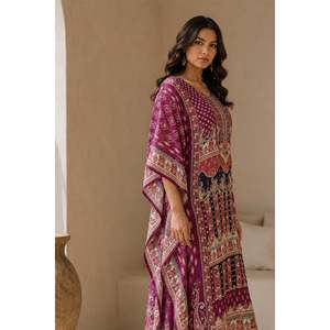 Vestido Maxi Kaftan con Estampado Digital Noor-e-Gulnaar y Cintura Imperio - Product Image 4