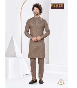 Riche Kurta en soie brodée pour hommes avec des coutures supérieures pour les fêtes et les rassemblements culturels - Product Image 1