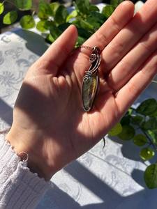 Colgante de labradorita al atardecer, collar artesanal envuelto en alambre, regalo de estilo bohemio para ella - Product Image 5