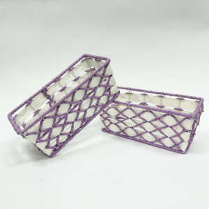 Panier tissé à fond ouvert en corde de papier violet et blanc fait à la main pour la décoration de la maison - Product Image 4