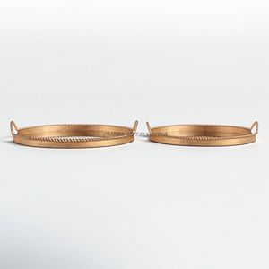 Élégant plateau de service rond noir avec bords festonnés et garniture dorée, parfait pour servir des boissons et améliorer les paramètres de table - Product Image 5