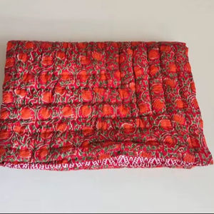 Couverture matelassée en coton floral réversible, imprimée à la main - Product Image 1