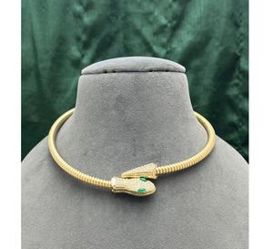 Conjunto de Collar y Aretes con Circonitas y Baño de Oro de Latón de la Mejor Calidad, Ideal para Bodas, Compromisos, Aniversarios y Fiestas - Product Image 1