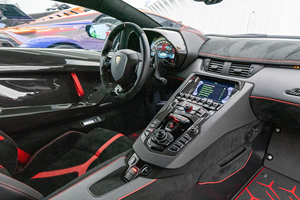 Superauto Exótico de Alto Rendimiento 2024, Coupé de 2 Puertas, Motor Estilo V12, Caja de Cambios Automática, Kit Aerodinámico de Carbono, Neumáticos R18, Color Oscuro, Volante a la Izquierda - Product Image 5