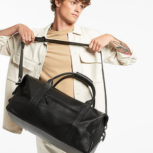 Weekender personnalisé en cuir PU végétalien sac polochon de voyage décontracté pliable avec fermeture éclair élégante - Product Image 2