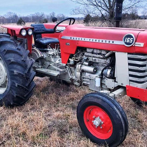 Tractor utilitario de motor diésel fuerte, función de toma de fuerza de rueda 4WD, uso agrícola multiusos con bomba central, brazo cargador de caja de cambios - Product Image 3