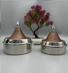 Azucarero de Metal Plateado Martillado Ecológico de Moda con Tapa de Madera para Servir Dátiles y Frutos Secos - Product Image 1