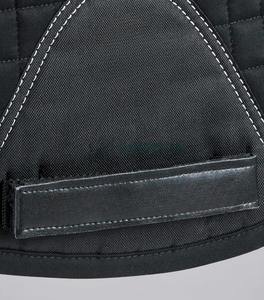 Manta de silla de montar inglesa acolchada, transpirable y suave, con construcción duradera, distribución de peso uniforme y cómoda. - Product Image 3