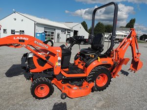 Tractor Compacto Usado 2017 BX23S 4WD con Cargador Frontal y Segadora Trasera para Trabajo en Campo - Product Image 1